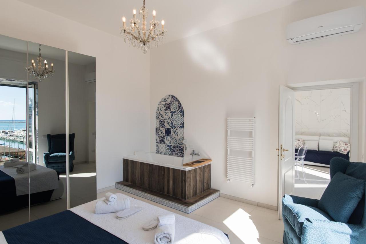 Relais Mareluna - Luxury Apartments Салерно Екстериор снимка